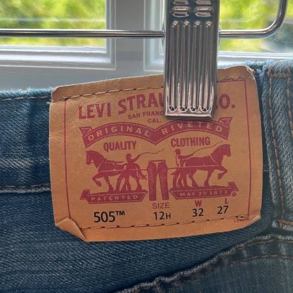 Boys Levi’s 505 regular fit husky jeans - Picture 6 of 6